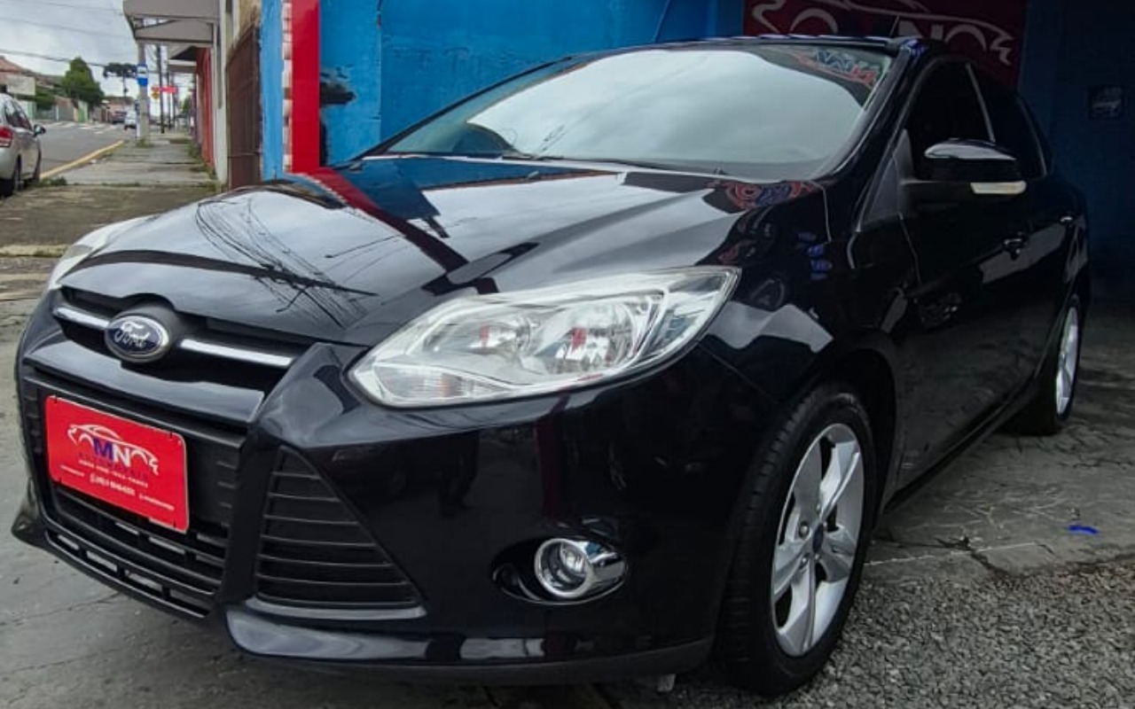 Ford Focus 2014 Preto — foto 1 de 3