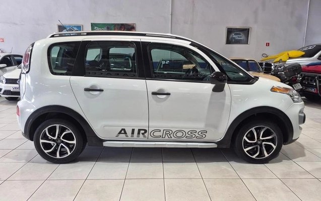 imagem-https://www.socarrao.com.br/sc-vehicle-images-prod/4412960/1792600589027-8491761_5_B_67ed4d4ccd.jpeg