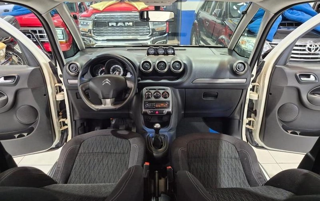 imagem-https://www.socarrao.com.br/sc-vehicle-images-prod/4412960/1792600589054-8491761_17_B_ab81d20ec9.jpeg