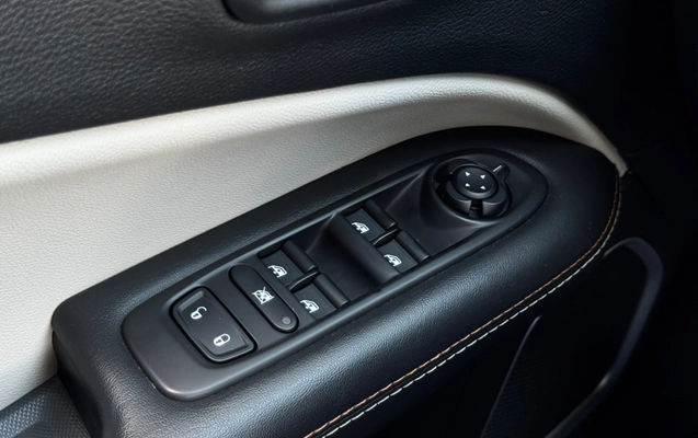 imagem-https://www.socarrao.com.br/sc-vehicle-images-prod/4413033/1792601065798-13_031006.jpg