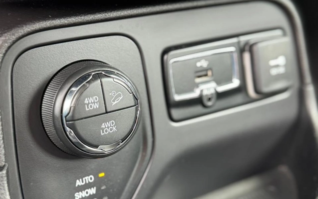 imagem-https://www.socarrao.com.br/sc-vehicle-images-prod/4413052/1792601251562-SW1hZ2VtIGRvIFdoYXRzQXBwIGRlIDIwMjUtMTAtMzAgw6AocykgMTYuMTYuMzBfOGY1NGY3NzQuanBn.jpg