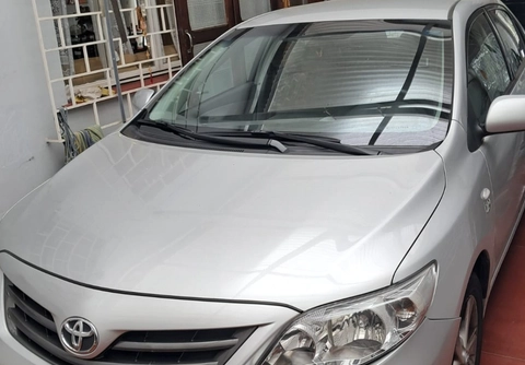 Toyota Corolla 2012 Prata — foto 1 de 3