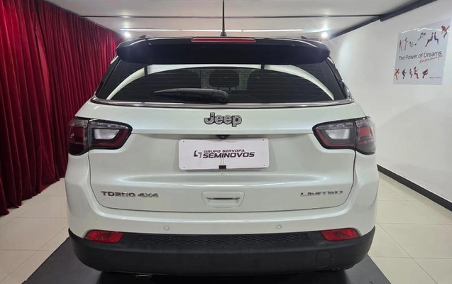 imagem-https://www.socarrao.com.br/sc-vehicle-images-prod/4413405/1792610009655-8592125_9_B_d2422927ae.jpeg