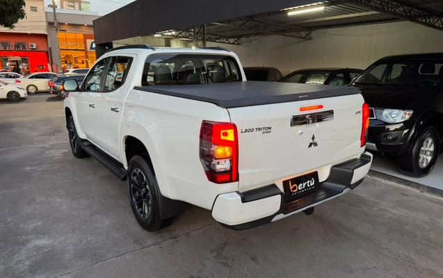 imagem-https://www.socarrao.com.br/sc-vehicle-images-prod/4413426/1792603674515-V2hhdHNBcHAgSW1hZ2UgMjAyNi0wOS0yOSBhdCAxMC4zMy4zOSAoNCkuanBlZw.jpeg