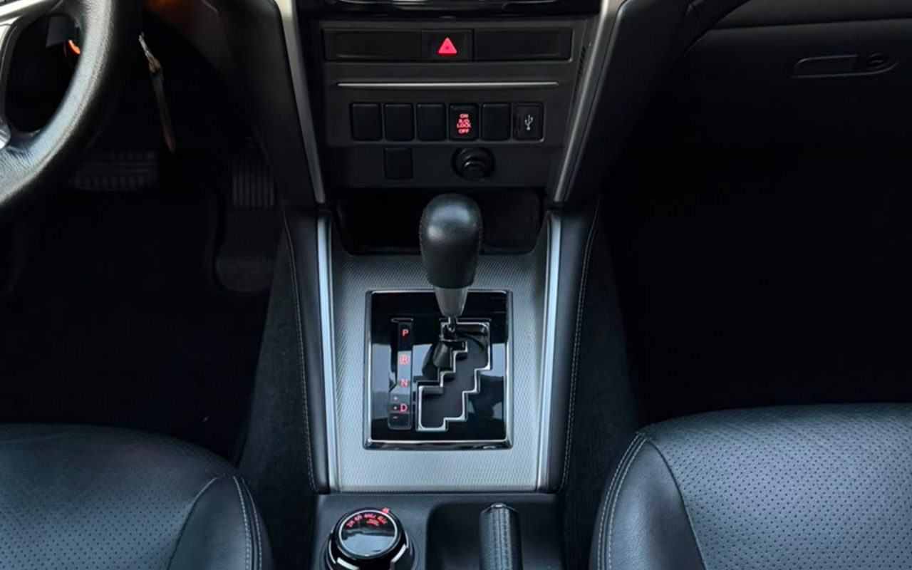 imagem-https://www.socarrao.com.br/sc-vehicle-images-prod/4413426/1792603674708-V2hhdHNBcHAgSW1hZ2UgMjAyNi0wOS0yOSBhdCAxMC4zMy4zOS5qcGVn.jpeg