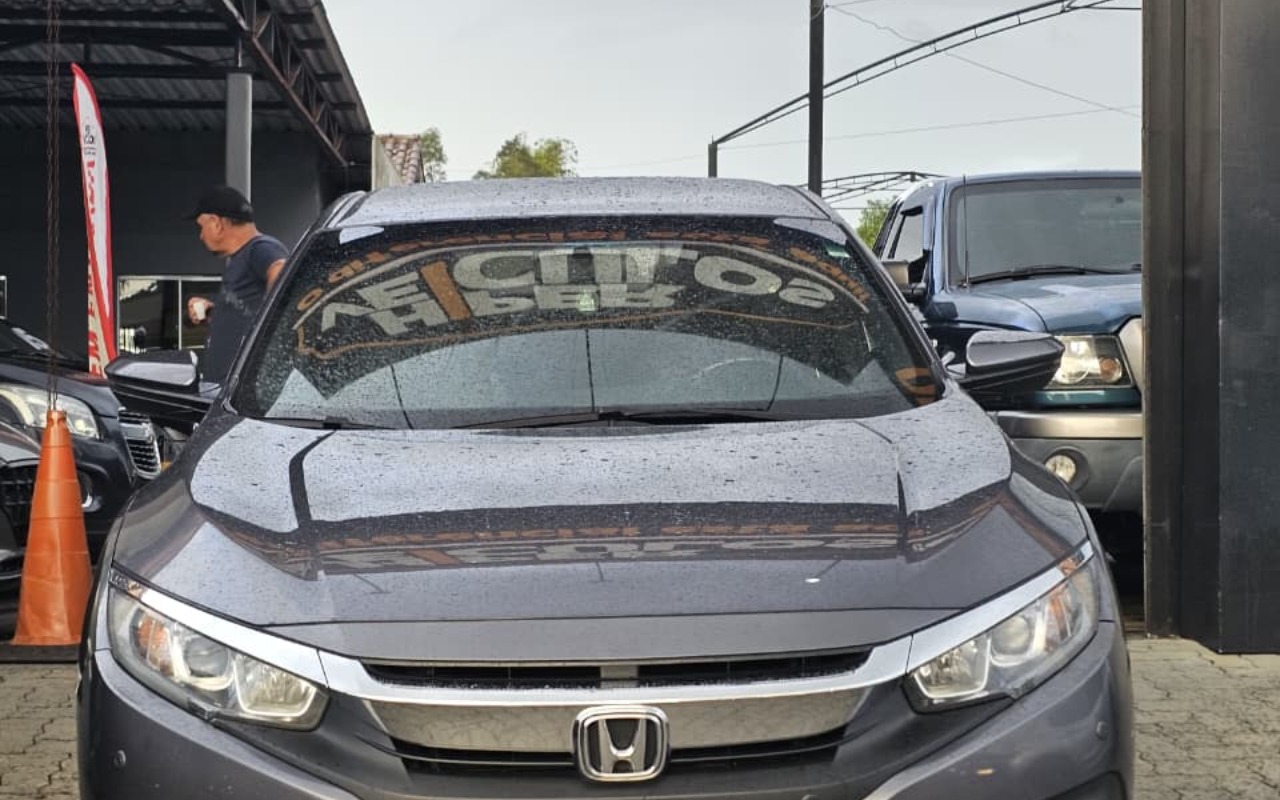 imagem-https://www.socarrao.com.br/sc-vehicle-images-prod/4413526/1792604575815-YzY0MWYzYWItNGQ5YS00NjJlLWE2ZDAtMTdhZmE5MDBmMTA0LmpwZw.jpg