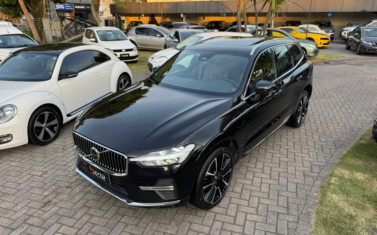 Volvo XC60 2023 Preto — foto 1 de 3