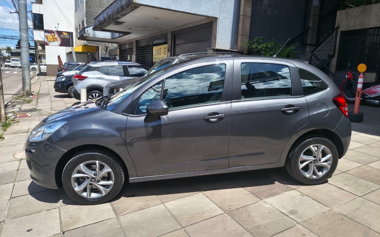 imagem-https://www.socarrao.com.br/sc-vehicle-images-prod/4413760/1792606149020-SU1HXzIwMjYxMDIwXzExNTExNDMyMV9IRFIuanBn.jpg