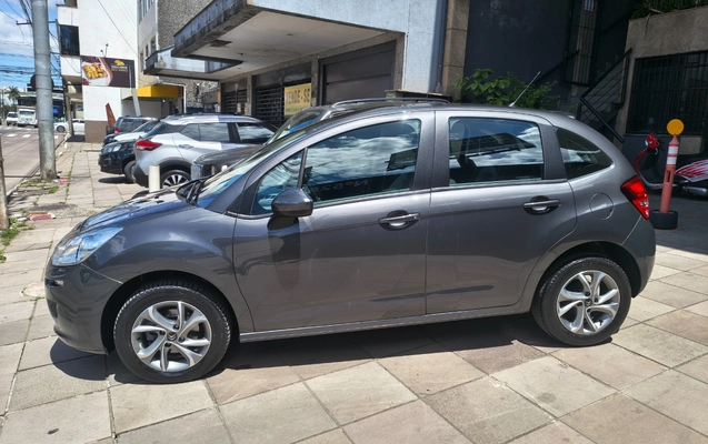 imagem-https://www.socarrao.com.br/sc-vehicle-images-prod/4413760/1792606149020-SU1HXzIwMjYxMDIwXzExNTExNDMyMV9IRFIuanBn.jpg