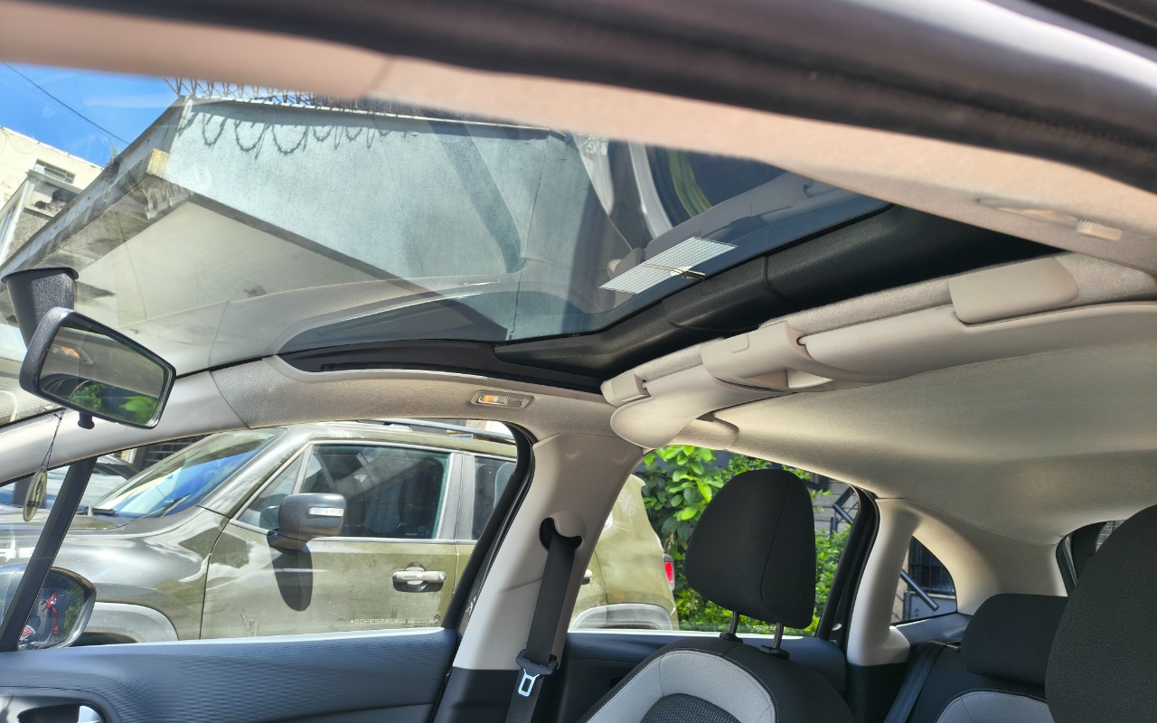 imagem-https://www.socarrao.com.br/sc-vehicle-images-prod/4413760/1792606149547-SU1HXzIwMjYxMDIwXzExNTIwMjU0NV9IRFIuanBn.jpg