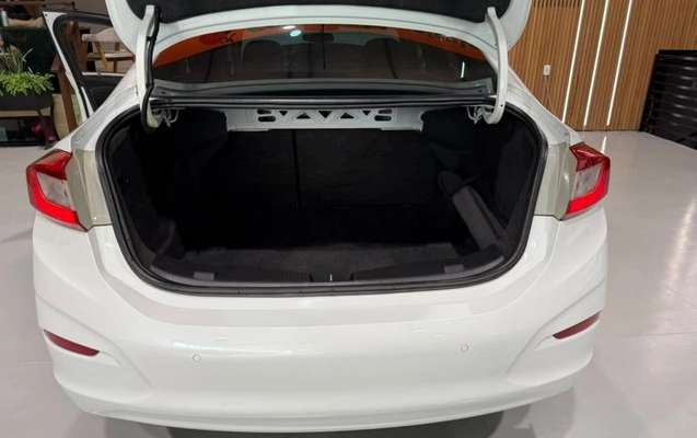 imagem-https://www.socarrao.com.br/sc-vehicle-images-prod/4413853/1792606816596-vehicle_image_1792606769_53a1d081668a5a3579a965742b0cff36.jpeg