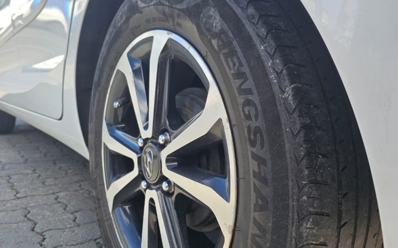 imagem-https://www.socarrao.com.br/sc-vehicle-images-prod/4414211/1792607899655-NjU4ZmZlNmMtZTYxYS00OGEwLWE2YjUtNzAwMWE3M2JhOTFkLmpwZw.jpg