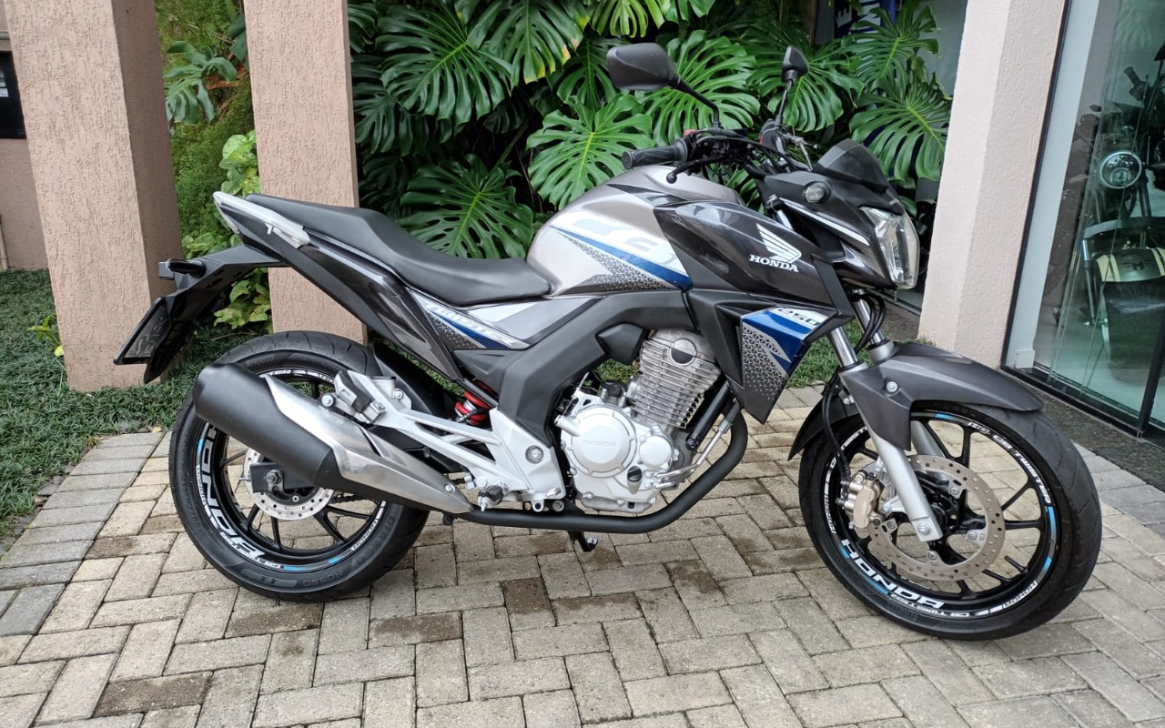 Honda CB 250 TWISTER/FLEXONE 2020 Prata — foto 1 de 3
