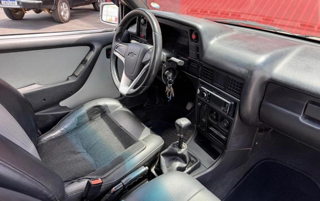 imagem-https://www.socarrao.com.br/sc-vehicle-images-prod/4414666/1792610686173-8576318_6_B_067296efa6.jpeg