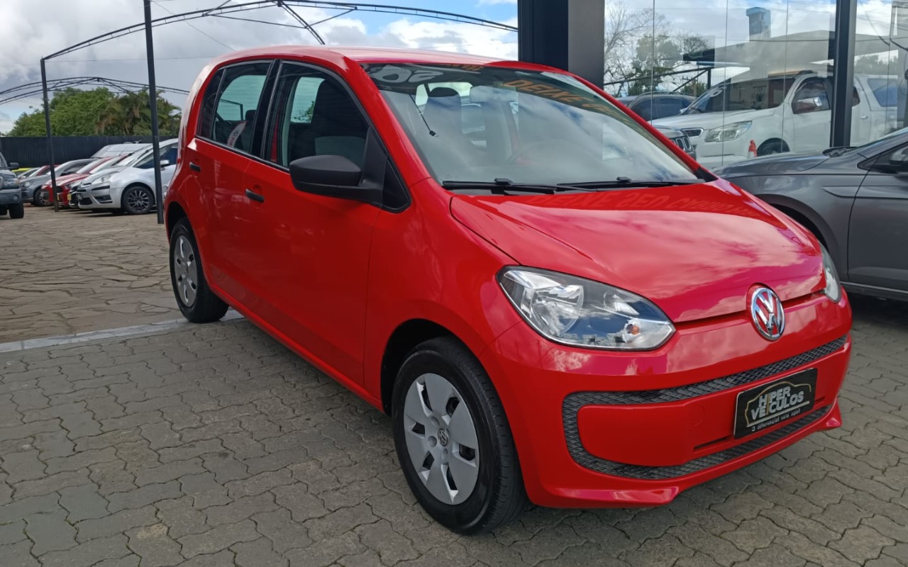 Volkswagen Up! 2015 Vermelho — foto 1 de 3