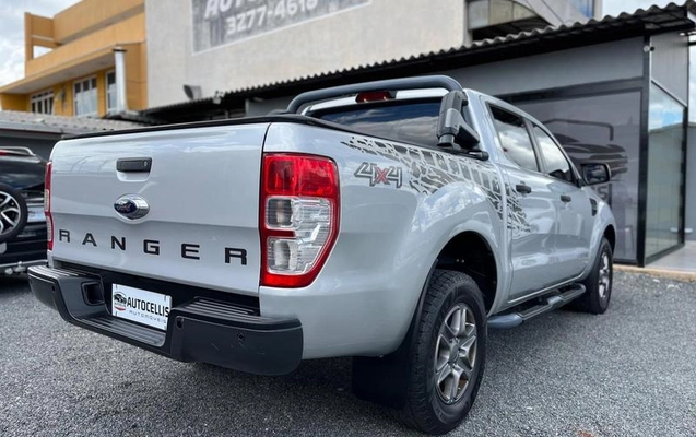 imagem-https://www.socarrao.com.br/sc-vehicle-images-prod/4414687/1792610842696-7775832_17_B_0fcc09524b.jpeg
