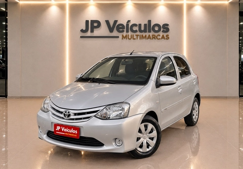Toyota Etios 1.3 Flex 16V 5p Mec. 2015 Prata — foto 1 de 3