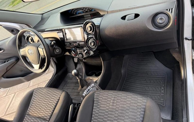imagem-https://www.socarrao.com.br/sc-vehicle-images-prod/4414910/1792772857576-8581550_11_B_989fa2d222.jpeg