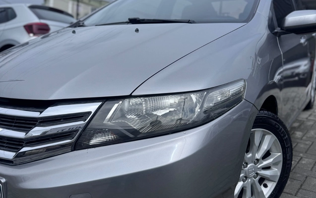 imagem-https://www.socarrao.com.br/sc-vehicle-images-prod/4415088/1792613100143-SU1HLTIwMjYxMDE5LVdBMDA4Ni5qcGc.jpg