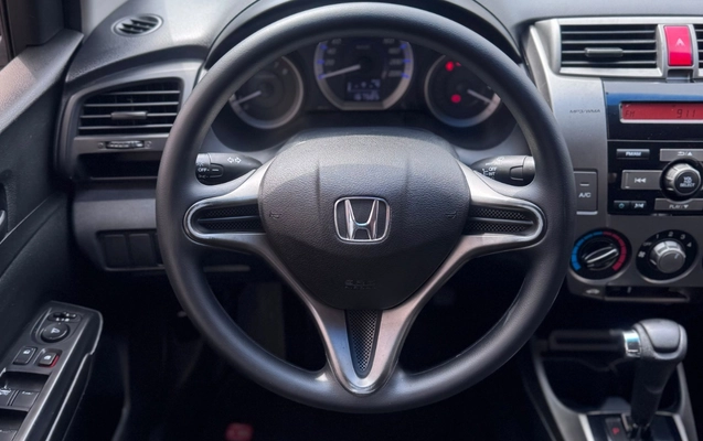 imagem-https://www.socarrao.com.br/sc-vehicle-images-prod/4415088/1792613102092-SU1HLTIwMjYxMDE5LVdBMDA5MC5qcGc.jpg