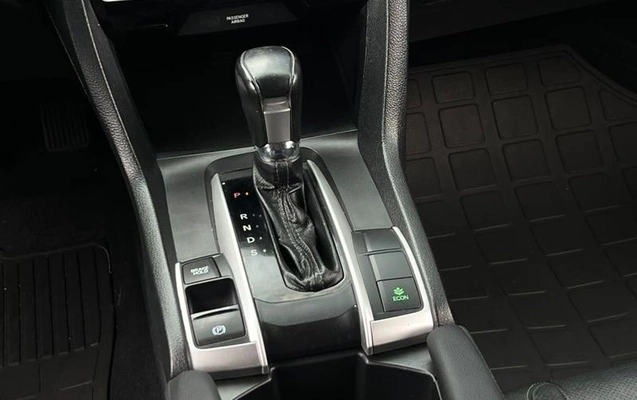 imagem-https://www.socarrao.com.br/sc-vehicle-images-prod/4415176/1792613567428-8593722_13_B_80ac55a616.jpeg