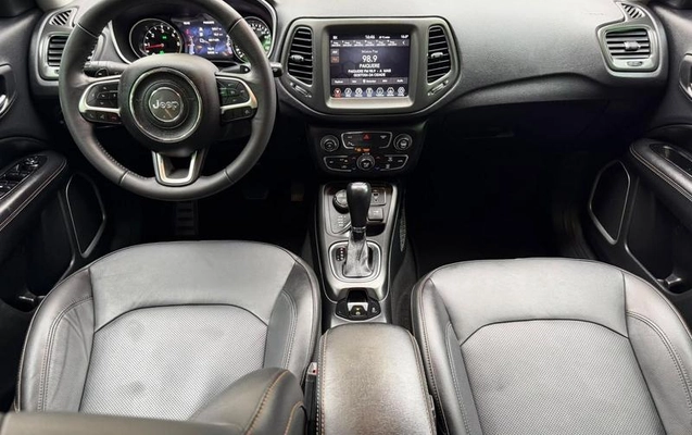 imagem-https://www.socarrao.com.br/sc-vehicle-images-prod/4415429/1792614919646-8593840_11_B_186a0abce2.jpeg
