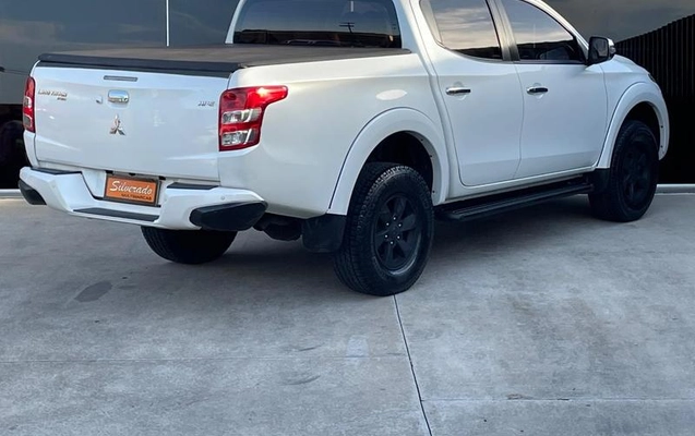 imagem-https://www.socarrao.com.br/sc-vehicle-images-prod/4415774/1792616096233-8579150_12_B_dbeeebd766.jpeg