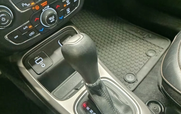 imagem-https://www.socarrao.com.br/sc-vehicle-images-prod/4421176/1792667954467-ExHNiwEDoJ40rvYloNmSrTb0zZ2n848f.jpg