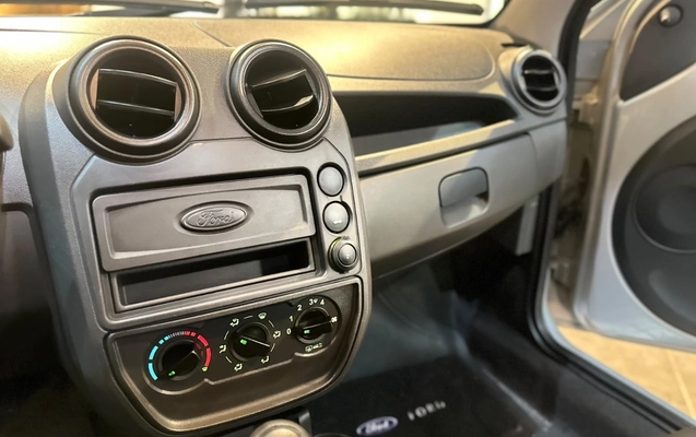 imagem-https://www.socarrao.com.br/sc-vehicle-images-prod/4421247/1792670760514-YzQzMTJhNjMtZTk0Ni00Njk2LTk4N2YtMjNkYTU1ODdmYjk1LmpwZWc.jpeg