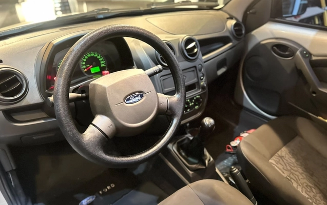 imagem-https://www.socarrao.com.br/sc-vehicle-images-prod/4421247/1792670761014-NzNlZTgxODMtMDdmNS00NzY1LWFiMmUtNzBkOTMwMWI4MjY2LmpwZWc.jpeg