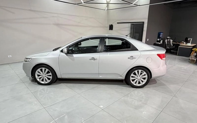 imagem-https://www.socarrao.com.br/sc-vehicle-images-prod/4421366/1792671595703-8581968_4_B_97c9e11165.jpeg