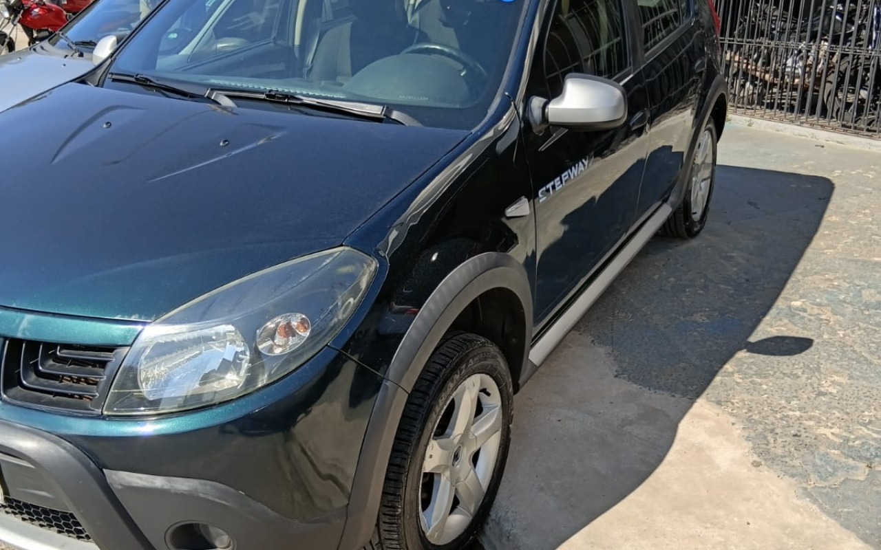 Renault Sandero 2010 Verde — foto 1 de 3