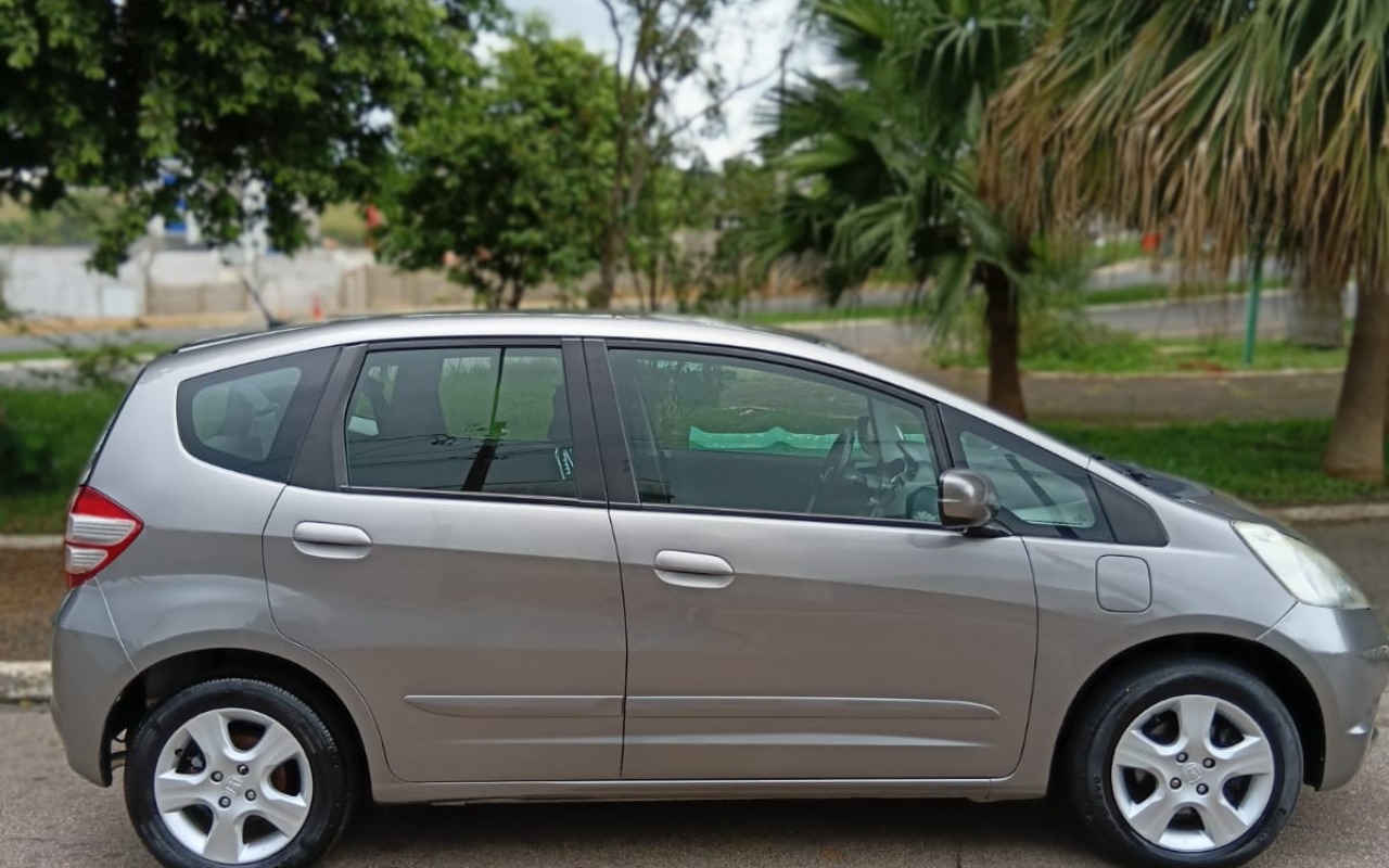 Honda Fit 2010 Prata — foto 1 de 3