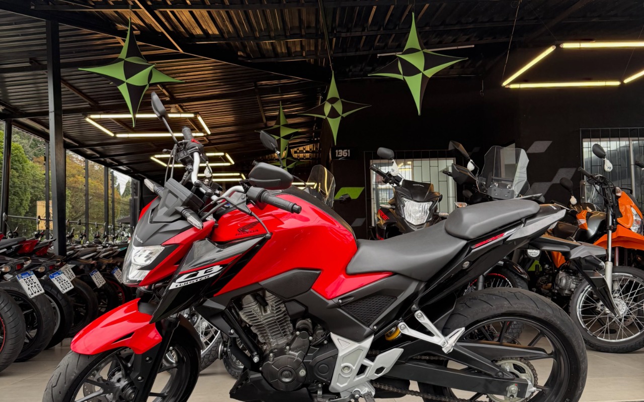 Honda CB 300F Twister Flex 2024 Vermelho — foto 1 de 3