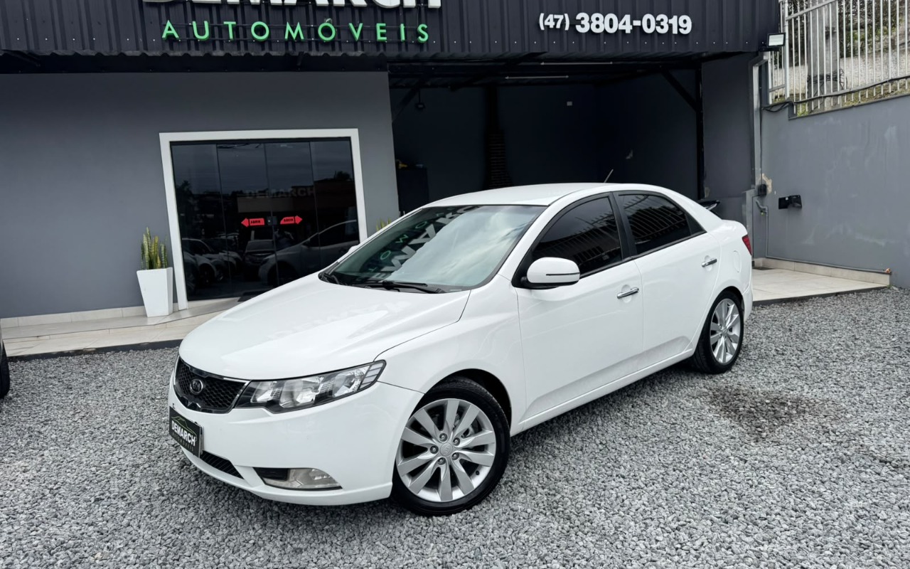 Kia Cerato 1.6 16V Aut. 2013 Branco — foto 1 de 3