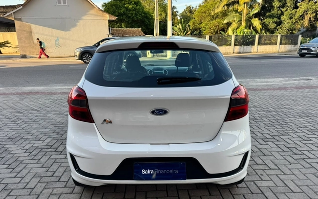 imagem-https://www.socarrao.com.br/sc-vehicle-images-prod/4421711/1792674162257-7c6a3319-1e94-429e-bd1e-6f63a484e63d.jpg