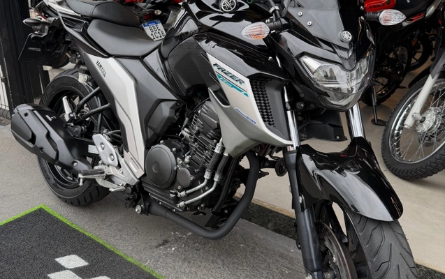 imagem-https://www.socarrao.com.br/sc-vehicle-images-prod/4421747/1792674419124-ODYxMzIzOTY2XzE4MTI4ODQ5MjgxODQyMjQ4XzU1NDQxNTM5ODkwMjgxMjk3MDBfbi5qcGc.jpg
