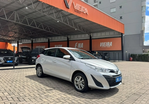 Toyota Yaris 2022 Prata — foto 1 de 3