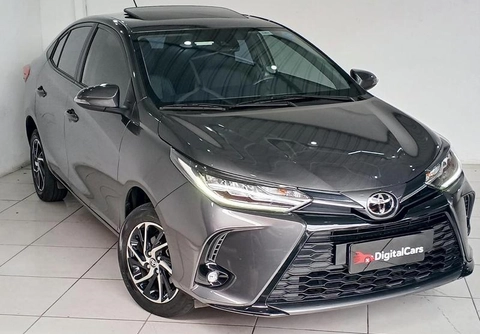 Toyota Yaris 2023 Cinza — foto 1 de 3