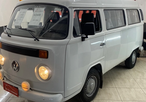 Volkswagen Kombi Lotação 1.6 MPi 2002 Branco — foto 1 de 3