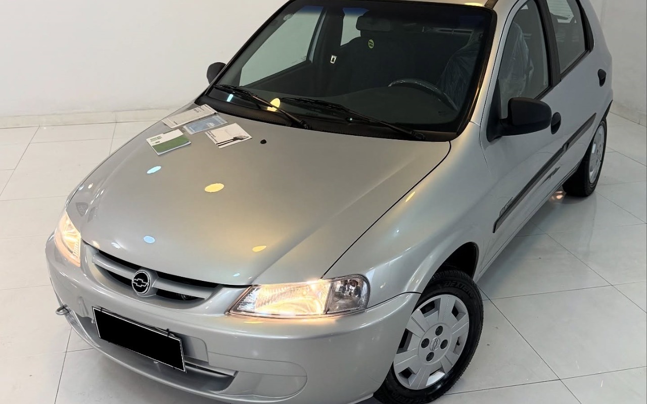 Chevrolet Celta 2005 Prata — foto 1 de 3