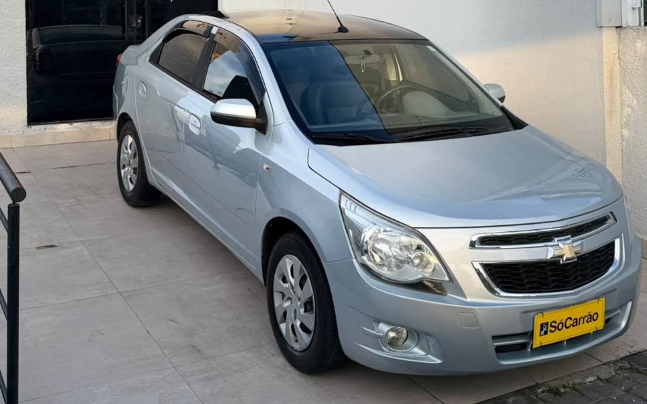 Chevrolet Cobalt 2012 Prata — foto 1 de 3