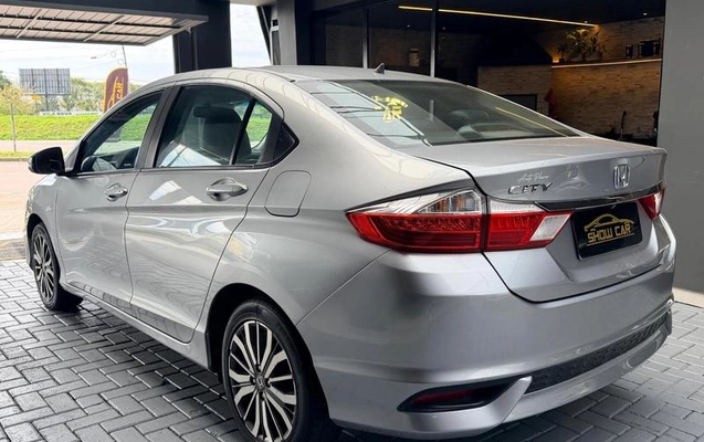imagem-https://www.socarrao.com.br/sc-vehicle-images-prod/4422262/1792677261091-8583932_27_B_ee1e79565f.jpeg