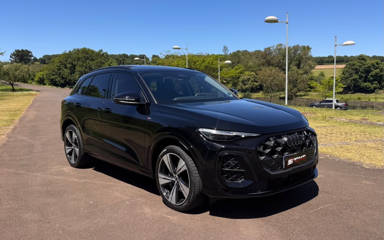 Audi Q5 2025 Preto — foto 1 de 3