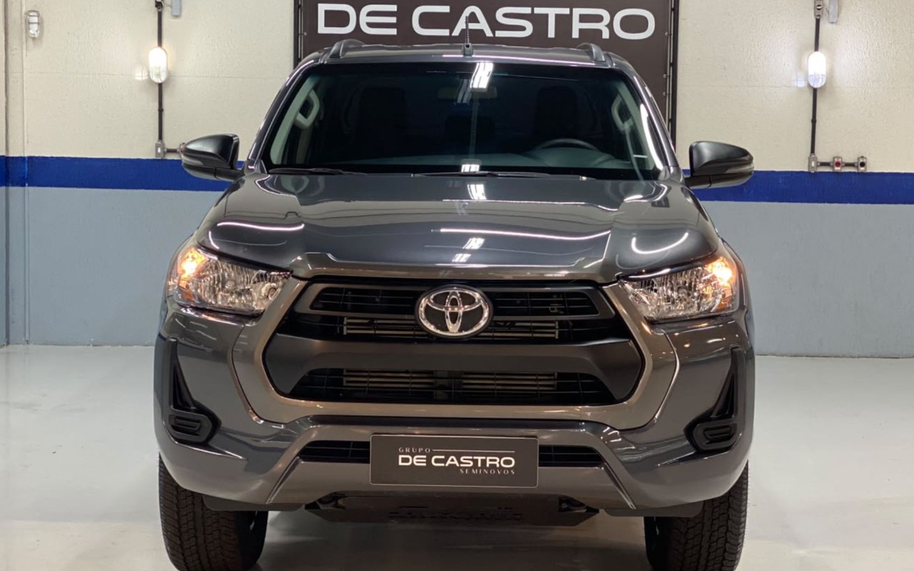 imagem-https://www.socarrao.com.br/sc-vehicle-images-prod/4422525/1792679122461-VE9ZT1RBIEhJTFVYIENEIC0gMjAyNCAtIENJTlpBIC0gVEFTMEoyMy5qcGc.jpg