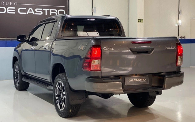 imagem-https://www.socarrao.com.br/sc-vehicle-images-prod/4422525/1792679122639-VE9ZT1RBIEhJTFVYIENEIC0gMjAyNCAtIENJTlpBIC0gVEFTMEoyMyAoNCkuanBn.jpg