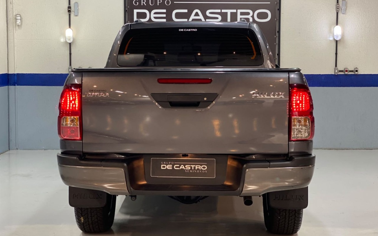 imagem-https://www.socarrao.com.br/sc-vehicle-images-prod/4422525/1792679122749-VE9ZT1RBIEhJTFVYIENEIC0gMjAyNCAtIENJTlpBIC0gVEFTMEoyMyAoNSkuanBn.jpg