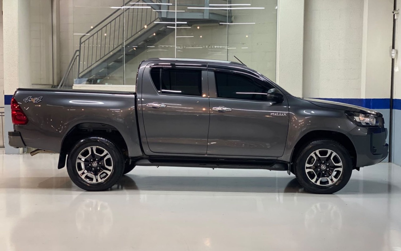 imagem-https://www.socarrao.com.br/sc-vehicle-images-prod/4422525/1792679123057-VE9ZT1RBIEhJTFVYIENEIC0gMjAyNCAtIENJTlpBIC0gVEFTMEoyMyAoNykuanBn.jpg