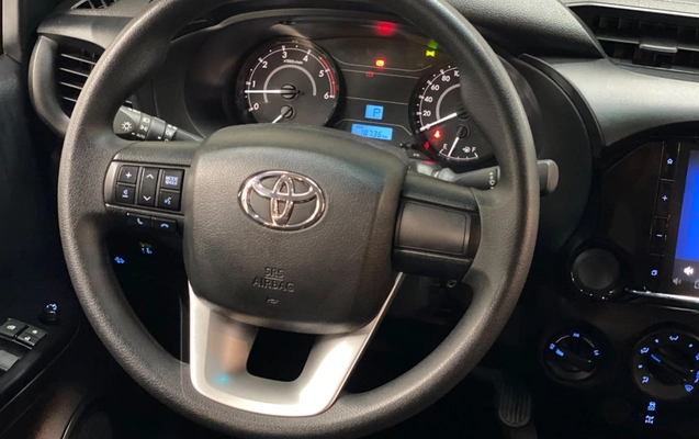 imagem-https://www.socarrao.com.br/sc-vehicle-images-prod/4422525/1792679123521-VE9ZT1RBIEhJTFVYIENEIC0gMjAyNCAtIENJTlpBIC0gVEFTMEoyMyAoMTgpLmpwZw.jpg