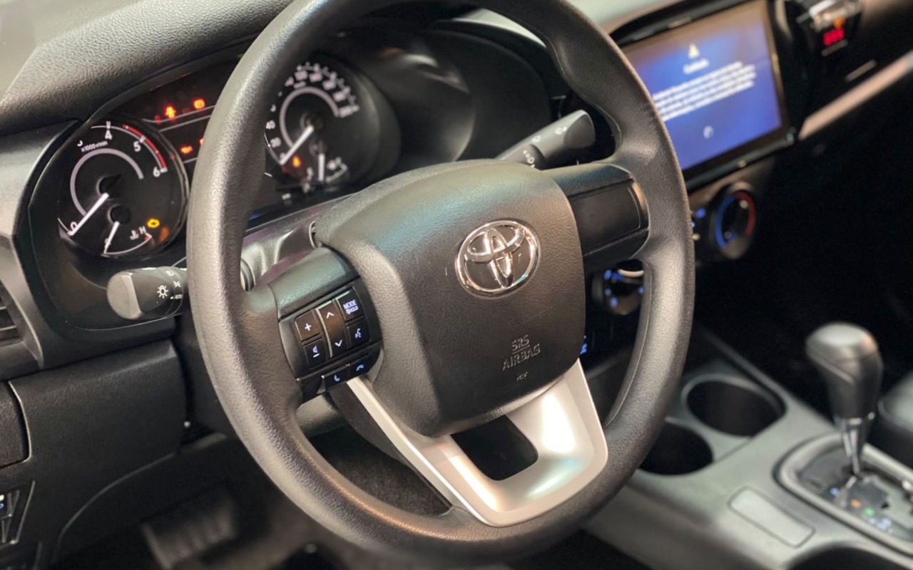 imagem-https://www.socarrao.com.br/sc-vehicle-images-prod/4422525/1792679123706-VE9ZT1RBIEhJTFVYIENEIC0gMjAyNCAtIENJTlpBIC0gVEFTMEoyMyAoMTcpLmpwZw.jpg